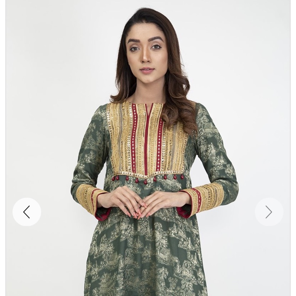 Long beautiful shirt with embroidery on neck๐ - Picture 4 of 4